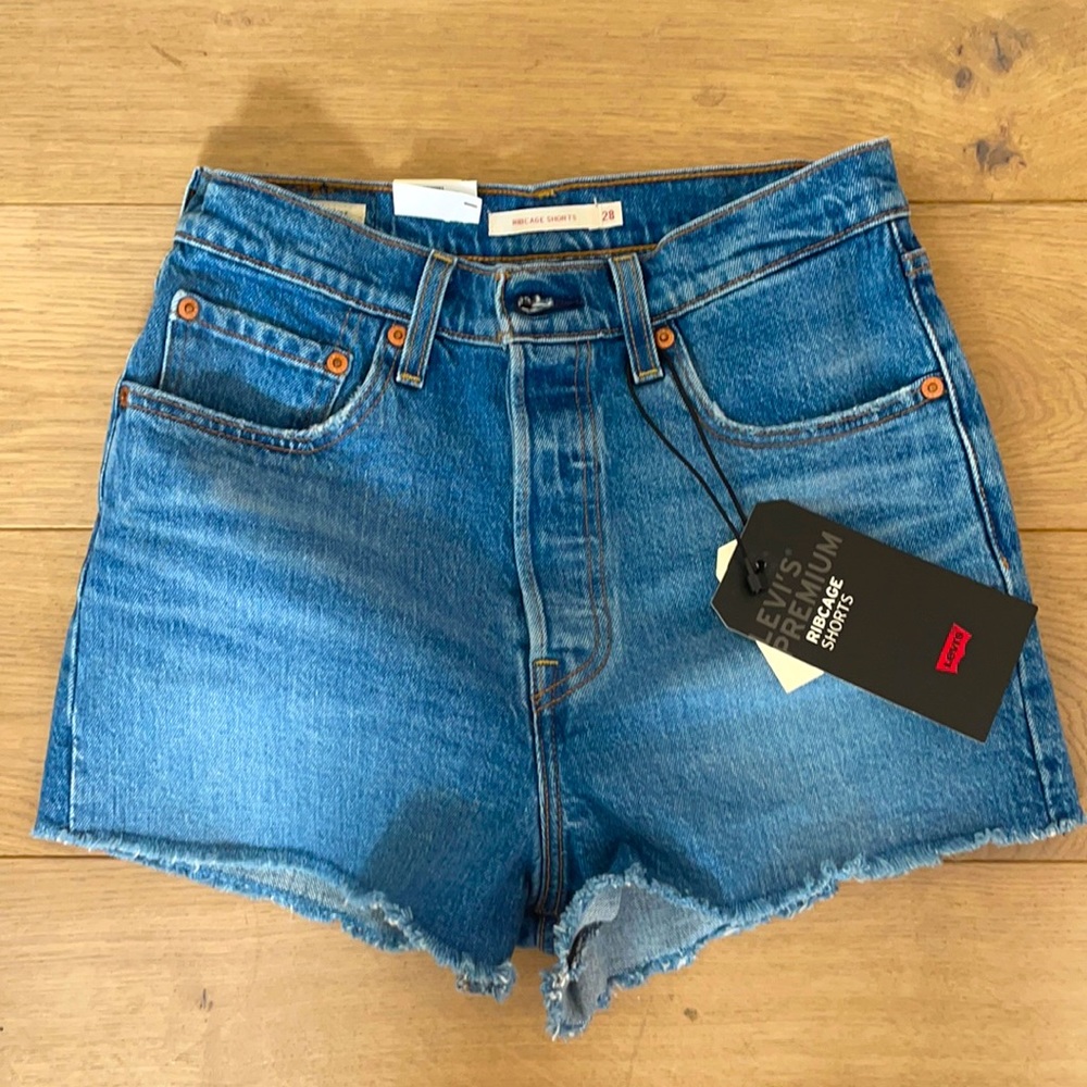 Levi’s Ribcage shorts